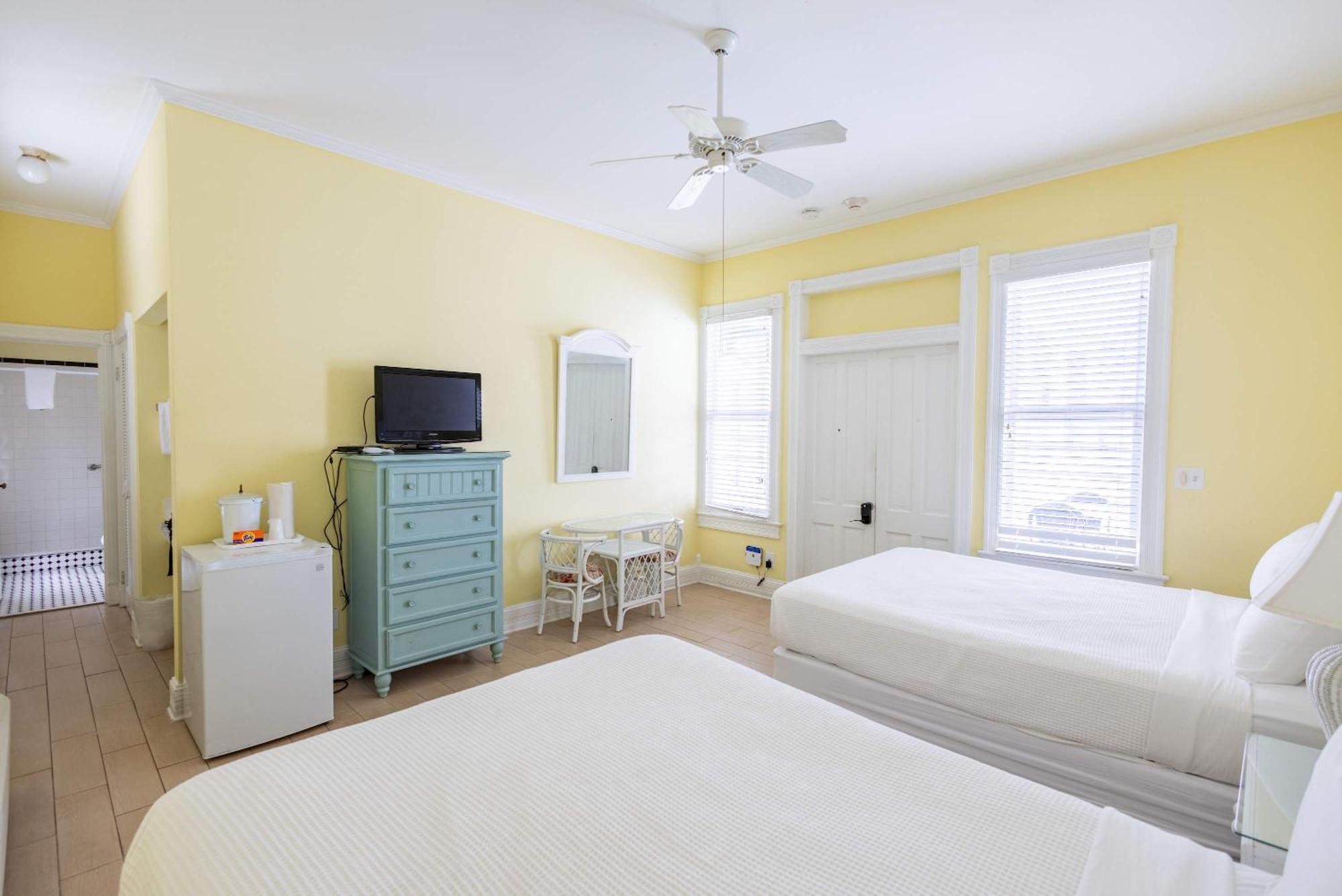 Deluxe Queen At The Curry Mansion - Parking & Heated Pool! Кі-Вест Екстер'єр фото